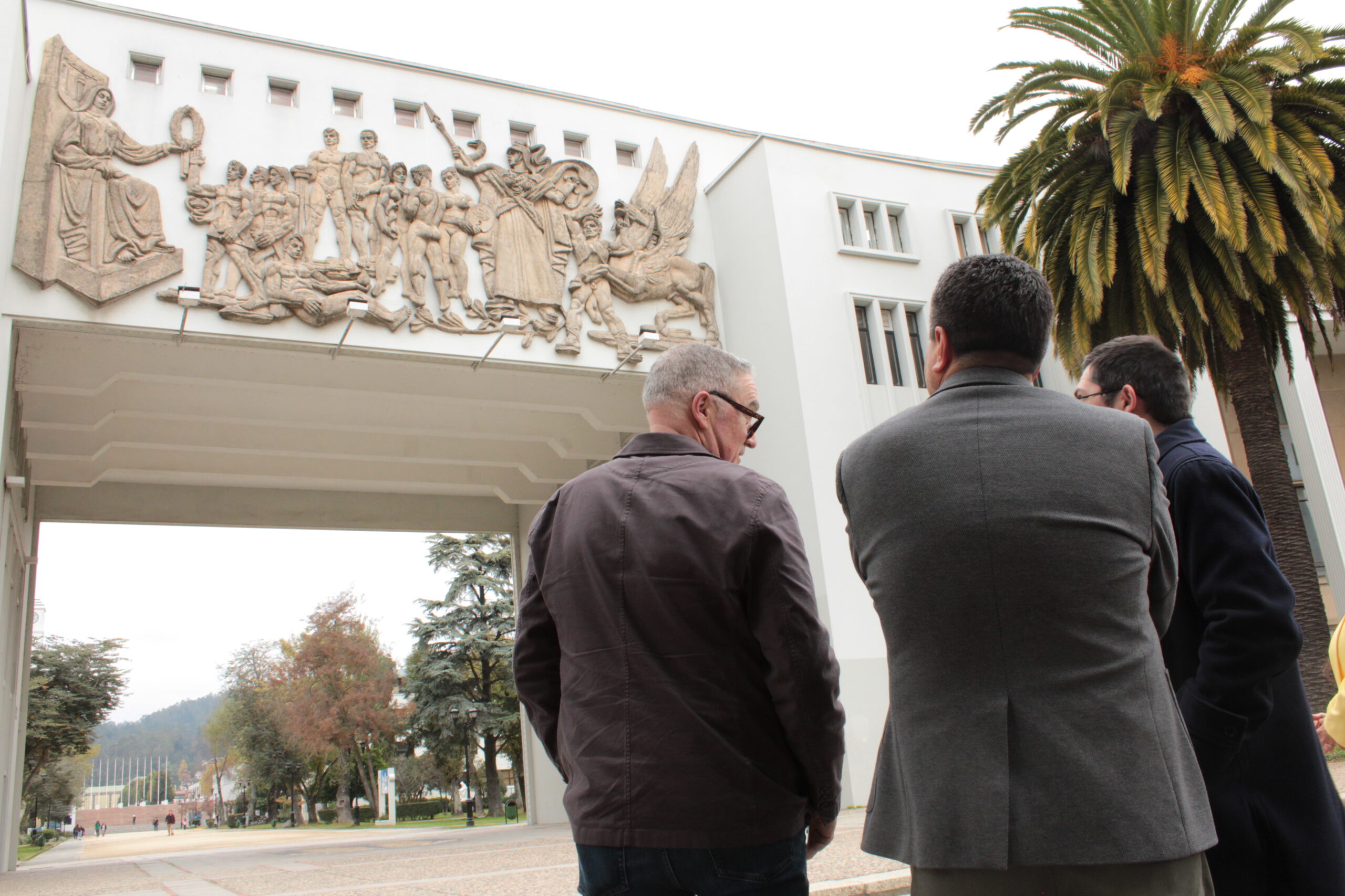 Autoridades UdeC se reunieron con el destacado arquitecto Pablo Savid-Buteler